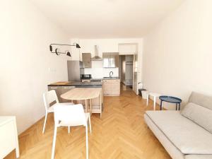 Pronájem bytu 2+kk, Praha, Mikovcova, 50 m2