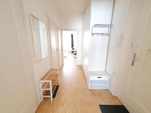 Pronájem bytu 2+kk, Praha, Mikovcova, 50 m2