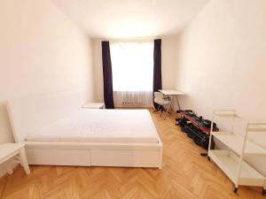 Pronájem bytu 2+kk, Praha, Mikovcova, 50 m2