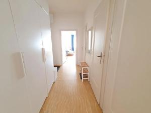 Pronájem bytu 2+kk, Praha, Mikovcova, 50 m2