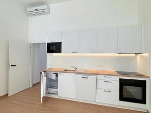 Pronájem bytu 2+kk, Brno, Poštovská, 74 m2
