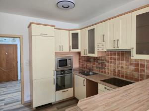 Prodej bytu 2+kk, Praha - Libeň, Nad Okrouhlíkem, 51 m2