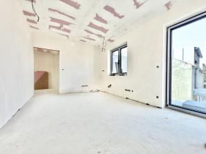Prodej bytu 6+kk a větší, Praha - Holyně, náměstí Pod lípou, 148 m2