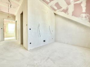 Prodej bytu 6+kk a větší, Praha - Holyně, náměstí Pod lípou, 148 m2