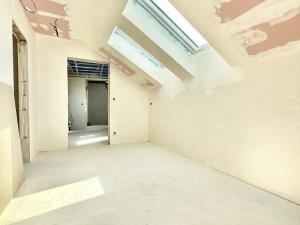 Prodej bytu 4+kk, Praha - Holyně, náměstí Pod lípou, 120 m2