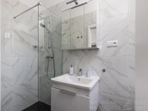 Pronájem bytu 2+kk, Praha - Strašnice, Petrovická, 46 m2