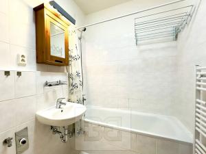 Pronájem bytu 1+kk, Karlovy Vary, Kryzánkova, 31 m2