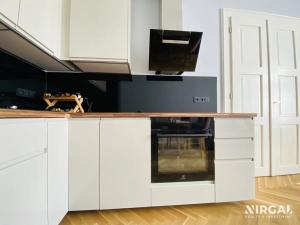 Pronájem bytu 2+kk, Praha - Bubeneč, Čs. armády, 53 m2