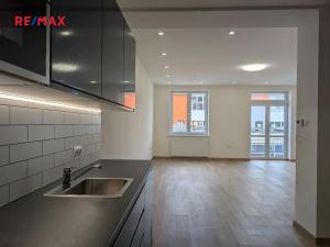 Pronájem bytu 1+kk, Praha - Vršovice, Na louži, 55 m2
