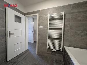 Pronájem bytu 1+kk, Praha - Vršovice, Na louži, 55 m2