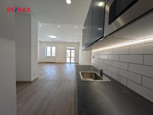 Pronájem bytu 1+kk, Praha - Vršovice, Na louži, 55 m2