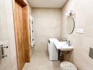 Pronájem bytu 1+kk, Praha, Kolbenova, 38 m2