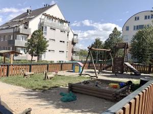 Pronájem bytu 2+1, Praha - Kbely, Pod Nouzovem, 90 m2