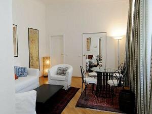 Pronájem bytu 2+1, Praha - Malá Strana, Vlašská, 53 m2