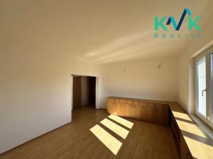 Prodej bytu 3+1, Ostrov, Hlavní třída, 72 m2