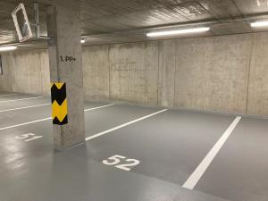 Pronájem garážového stání, Praha - Záběhlice, Choceradská, 13 m2