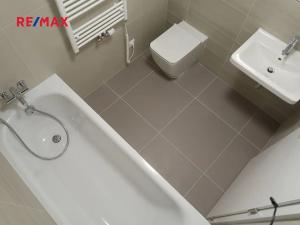 Pronájem bytu 2+kk, Praha - Modřany, Na Komořsku, 61 m2
