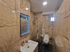 Prodej bytu 2+kk, Praha - Malá Strana, Hellichova, 57 m2