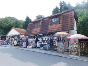 Prodej obchodního prostoru, Karlštejn, 125 m2