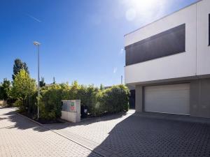 Pronájem vily, Praha - Horní Měcholupy, U Golfu, 248 m2