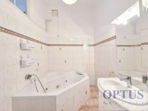 Pronájem bytu 2+1, Praha - Hradčany, Na valech, 78 m2