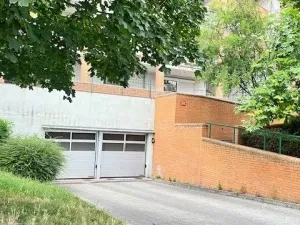 Pronájem garážového stání, Praha - Dejvice, 15 m2