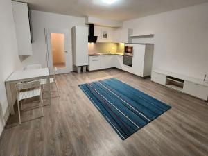 Pronájem bytu 1+kk, Kladno, Jaroslava Holečka, 37 m2