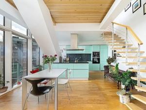 Pronájem bytu 3+kk, Praha - Smíchov, Kobrova, 183 m2
