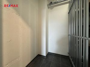Pronájem bytu 1+kk, Praha - Hloubětín, Kolbenova, 35 m2