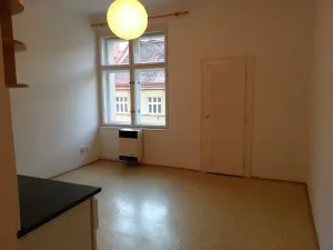 Pronájem bytu 1+kk, Praha - Žižkov, Čajkovského, 30 m2