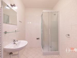 Pronájem bytu 1+kk, Praha - Horní Měcholupy, Boloňská, 30 m2
