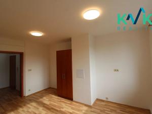 Pronájem bytu 2+1, Karlovy Vary, Dubová, 55 m2