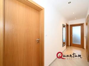 Pronájem bytu 2+kk, Praha - Holešovice, V háji, 58 m2