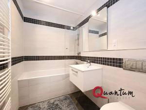 Pronájem bytu 2+kk, Praha - Holešovice, V háji, 58 m2