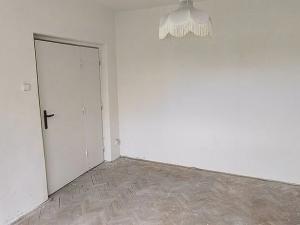 Prodej bytu 2+1, Cheb, V Zahradách, 56 m2