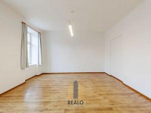 Pronájem bytu 2+1, Jihlava, Benešova, 79 m2