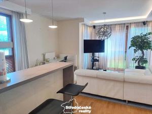 Pronájem bytu 2+kk, Praha - Hostavice, Vidlák, 58 m2