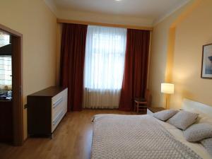 Pronájem bytu 2+1, Karlovy Vary, Zeyerova, 60 m2