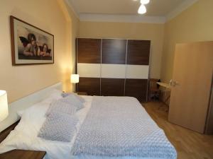 Pronájem bytu 2+1, Karlovy Vary, Zeyerova, 60 m2