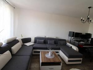 Prodej bytu 3+1, Karlovy Vary, Vítězná, 74 m2