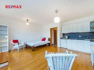 Pronájem bytu 1+kk, Praha - Kunratice, Velké Kunratické, 34 m2