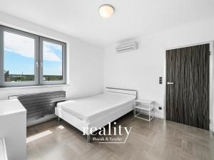 Prodej bytu 4+kk, Znojmo, Aninská, 100 m2