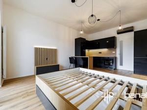 Pronájem bytu 1+kk, Brno, Komárovská, 38 m2
