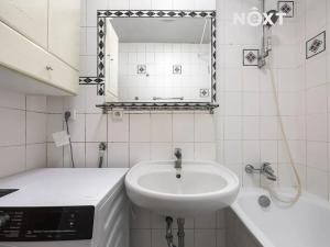 Prodej bytu 2+kk, Praha - Troja, Vřesová, 52 m2