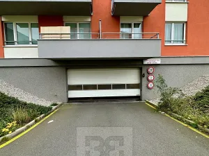 Pronájem garážového stání, Praha - Zličín, Sazovická, 15 m2