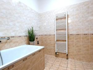 Prodej bytu 2+kk, Praha - Troja, K Haltýři, 60 m2