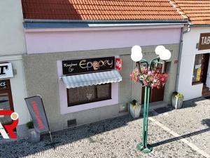 Pronájem komerční nemovitosti, Ivančice, Komenského náměstí, 110 m2