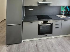 Pronájem bytu 1+1, Karlovy Vary, Závodu míru, 40 m2
