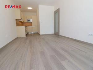 Pronájem bytu 2+kk, Pardubice, Štrossova, 53 m2