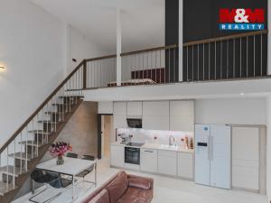 Prodej bytu 2+kk, Klatovy - Klatovy III, Husovo náměstí, 78 m2